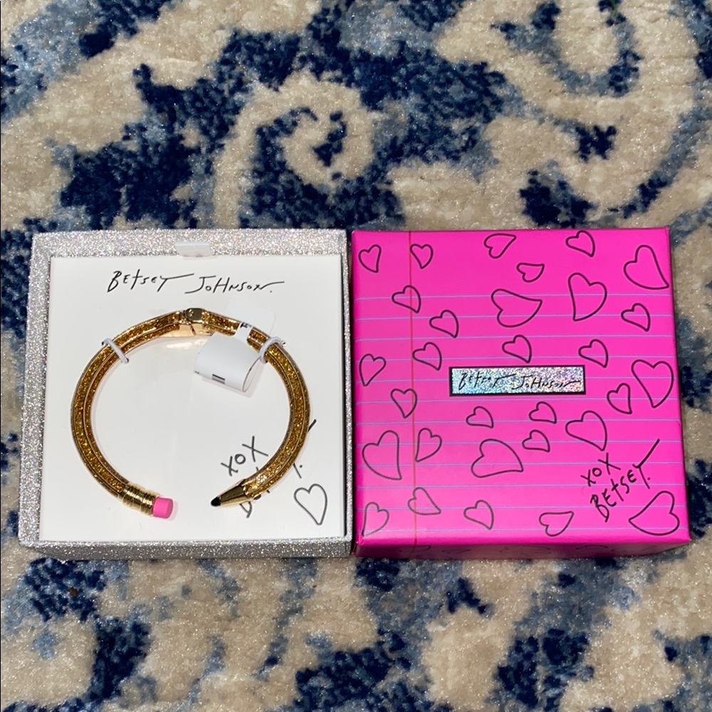 🩷NEW!!🩷Betsey Johnson Gold and Pink Bracelet. *PRICE FOR 1 BRACELET *